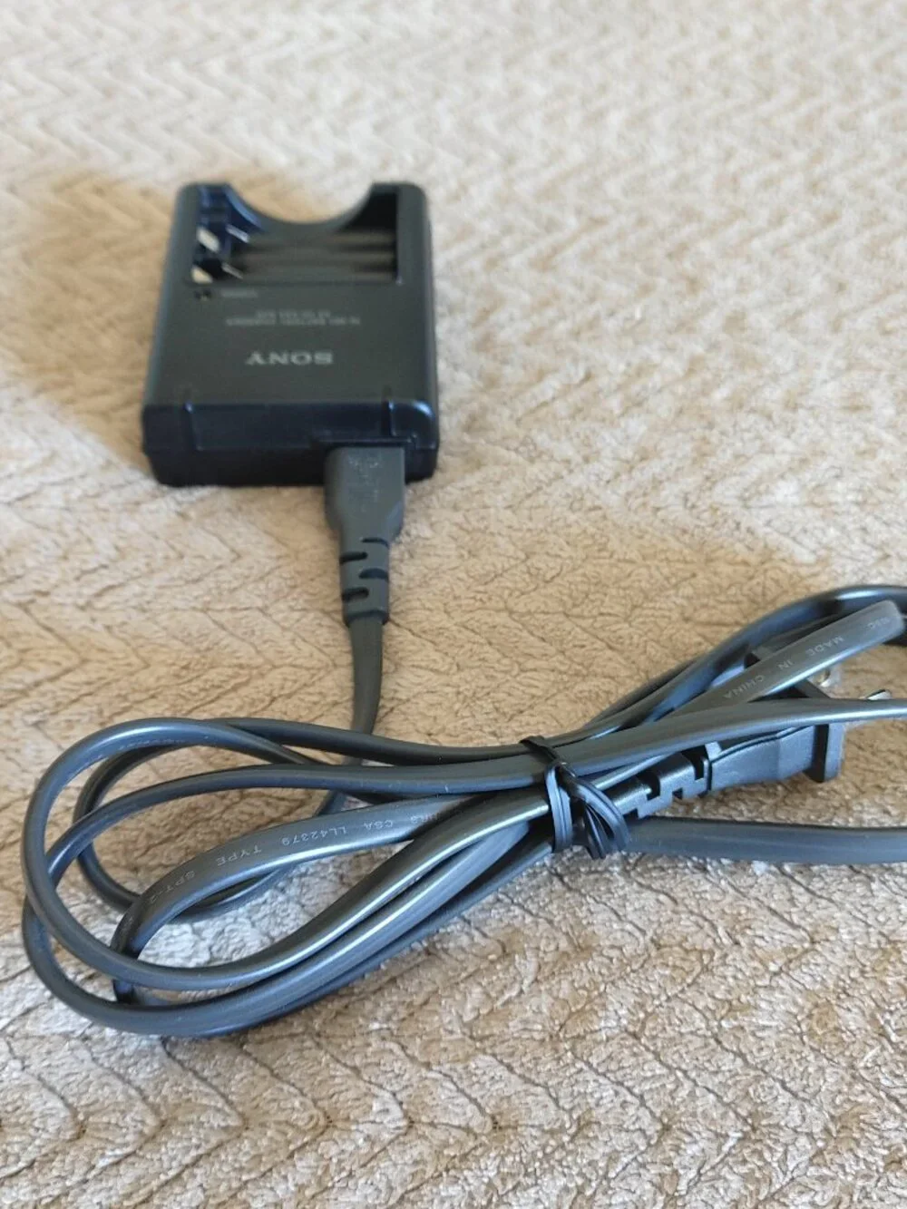 Sony Ni-MH Battery Charger AA Or AAA Size